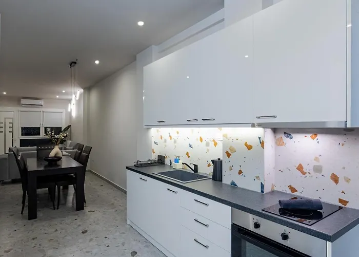 Luxury Downtown α3 Apartament *